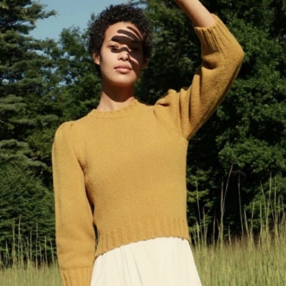 Mustard Crew Neck May Sweater Doen